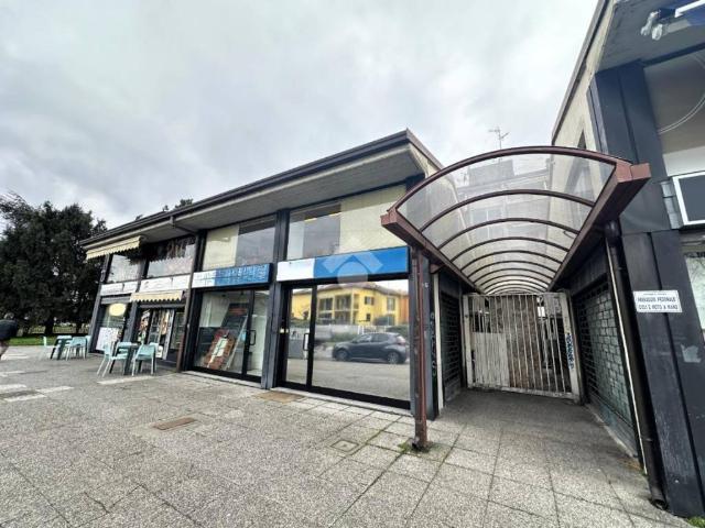 Locale Commerciale in vendita a Unione dei Comuni I Fontanili, Zibido San Giacomo
