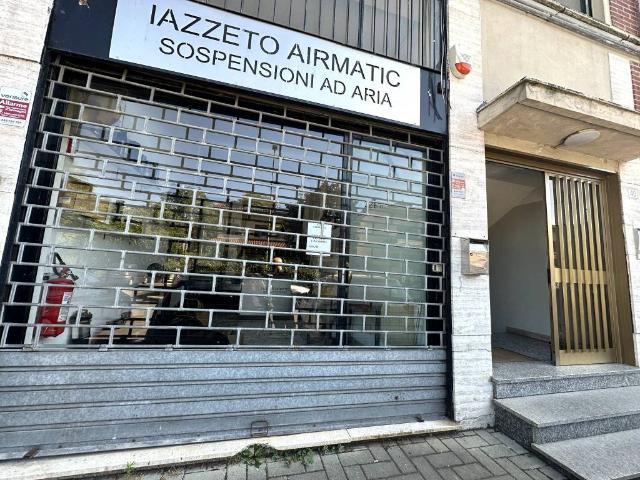 Locale Commerciale in vendita a Unione dei Comuni I Fontanili, Zibido San Giacomo