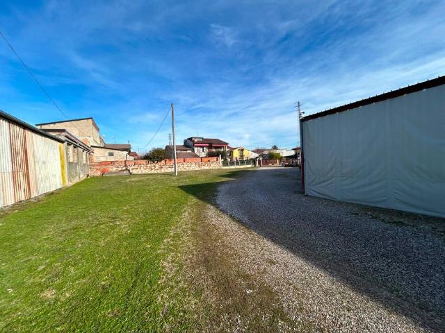 Locale Commerciale in vendita a Zimella, Veneto