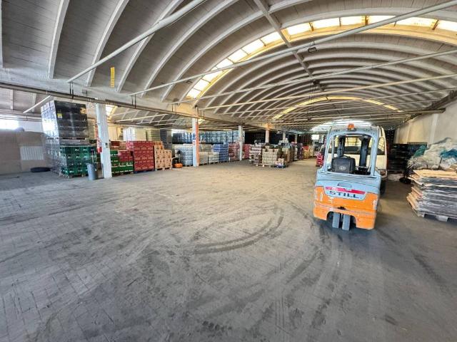 Locale Commerciale in vendita a Unione dei comuni Valli del Reno, Lavino e Samoggia, Zola Predosa