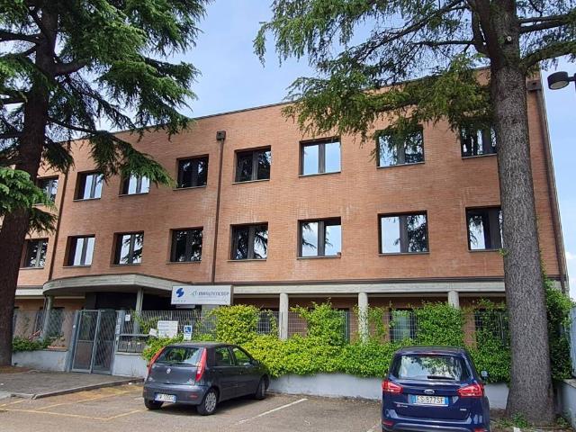 Locale Commerciale in vendita a Unione dei comuni Valli del Reno, Lavino e Samoggia, Zola Predosa