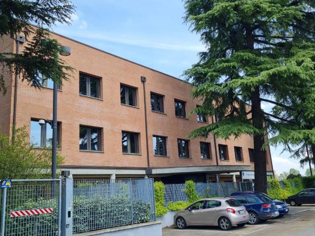 Locale Commerciale in vendita a Unione dei comuni Valli del Reno, Lavino e Samoggia, Zola Predosa