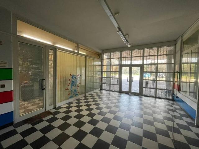 Locale Commerciale in vendita a Unione dei comuni Valli del Reno, Lavino e Samoggia, Zola Predosa