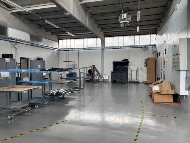 Locale Commerciale in vendita a Unione dei comuni Valli del Reno, Lavino e Samoggia, Zola Predosa