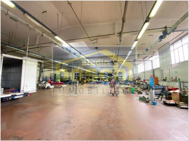 Locale Commerciale in vendita a Unione dei comuni Valli del Reno, Lavino e Samoggia, Zola Predosa