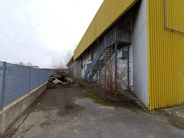 Locale Commerciale in vendita a Unione dei comuni Valli del Reno, Lavino e Samoggia, Zola Predosa