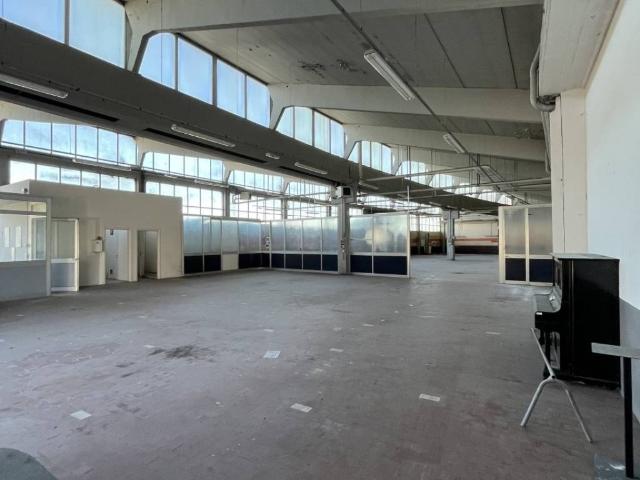 Locale Commerciale in vendita a Unione dei comuni Valli del Reno, Lavino e Samoggia, Zola Predosa