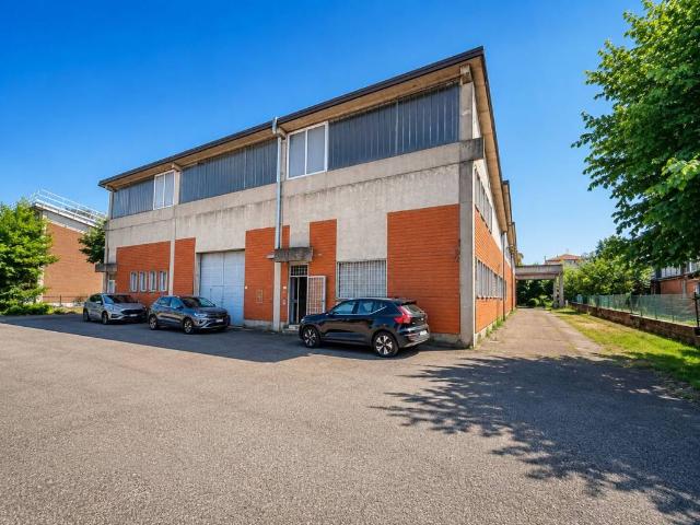 Locale Commerciale in vendita a Unione dei comuni Valli del Reno, Lavino e Samoggia, Zola Predosa