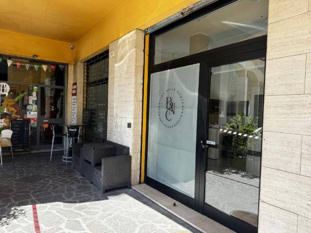 Locale Commerciale in vendita a Unione dei comuni Valli del Reno, Lavino e Samoggia, Zola Predosa