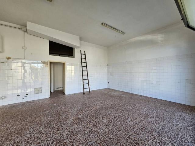 Locale Commerciale in vendita a Unione dei comuni Valli del Reno, Lavino e Samoggia, Zola Predosa