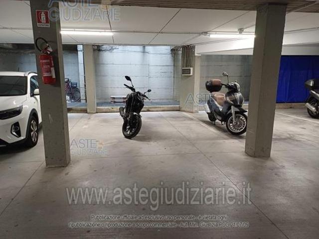 Box in vendita a Livorno