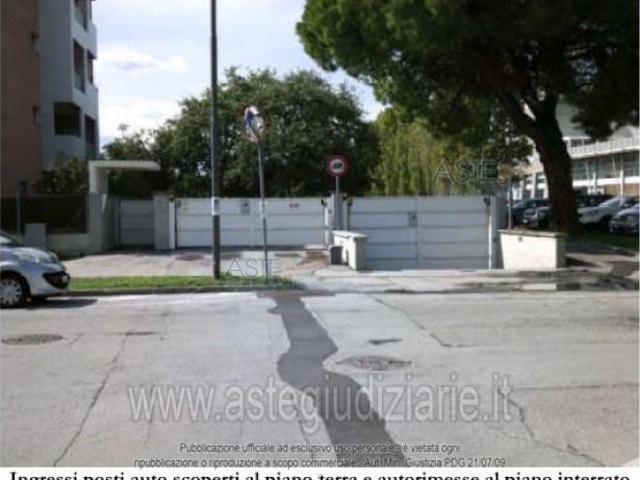 Box in vendita a Riccione, Reggio Emilia