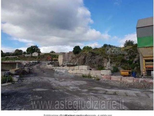 Capannone in vendita a Paternò, Sicilia