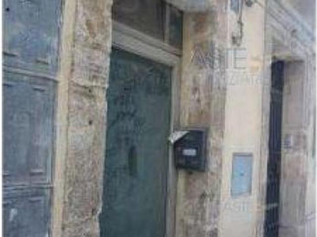 Locale Commerciale in vendita a Caltagirone, Sicilia