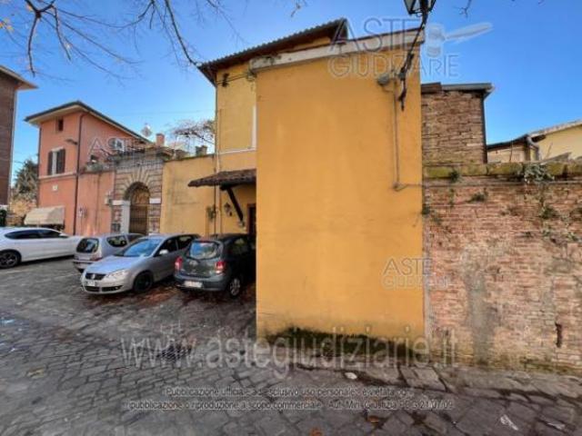 Locale Commerciale in vendita a Piano, Marche