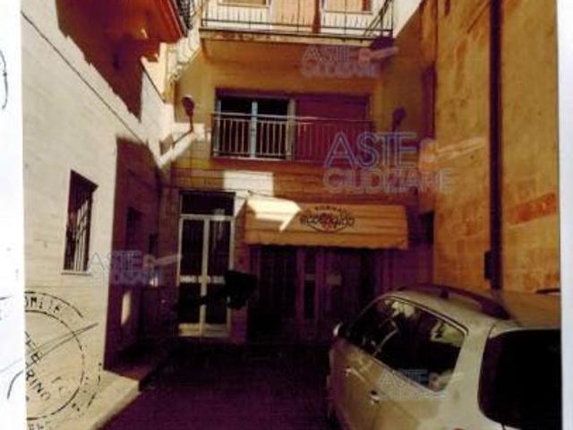 Locale Commerciale in vendita a Puglia, Taranto