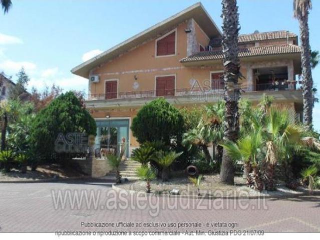 Locale Commerciale in vendita a Palagonia, Sicilia