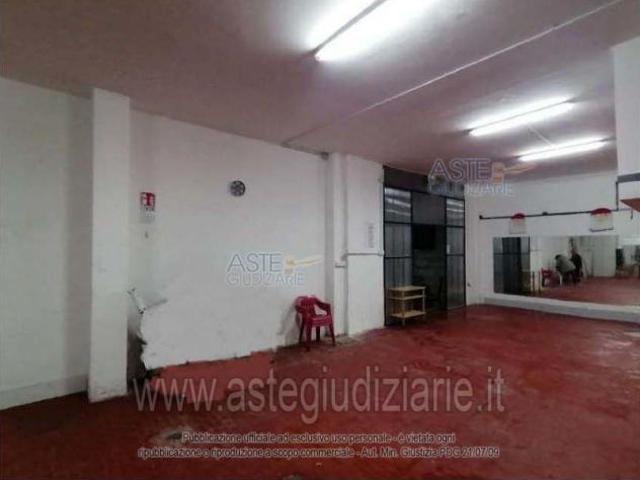 Capannone in vendita a Salerno, Campania