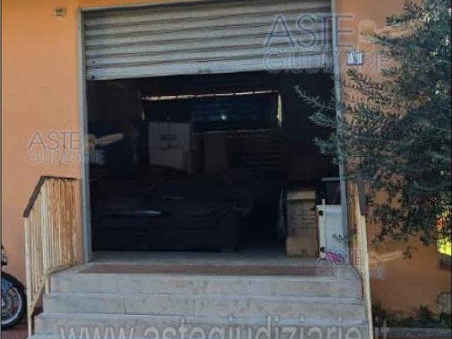 Locale Commerciale in vendita a Mercato San Severino, Campania