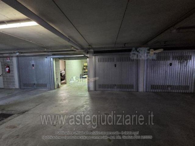 Box in vendita a Livorno, Toscana