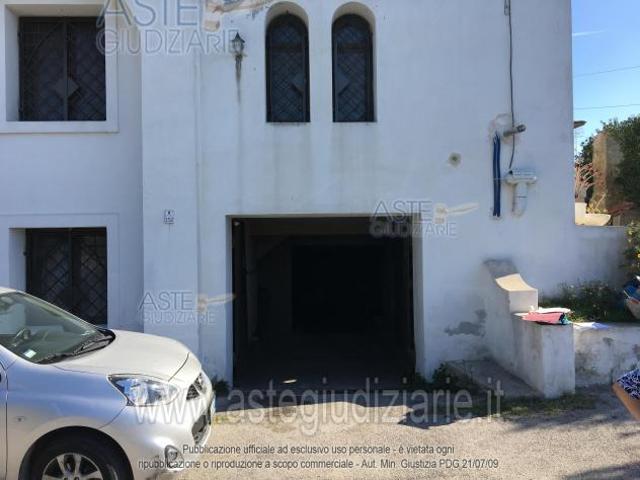 Box in vendita a Pozzuoli, Campania