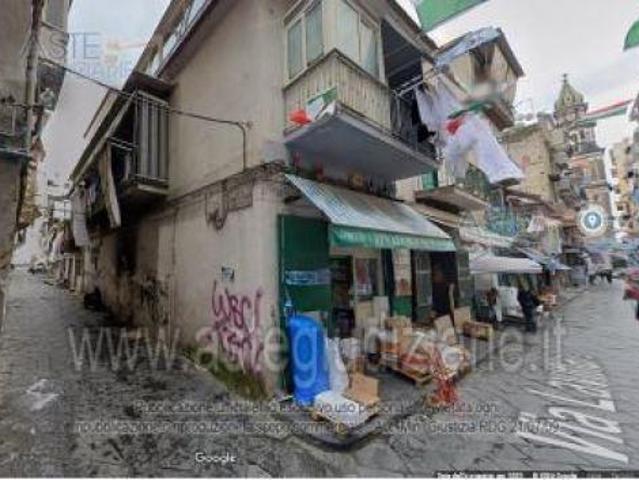 Locale Commerciale in vendita a Municipalità 2, Mercato