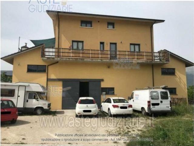 Locale Commerciale in vendita a San Demetrio Nei Vestini, Abruzzo