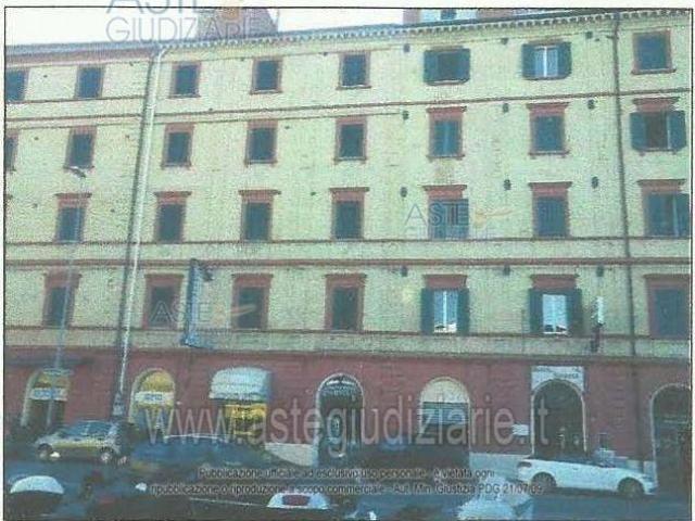 Locale Commerciale in vendita a Marche, Ancona