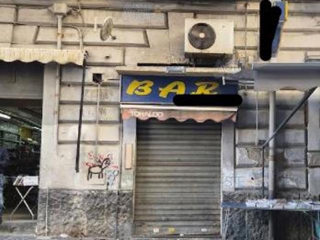 Locale Commerciale in vendita a Campania