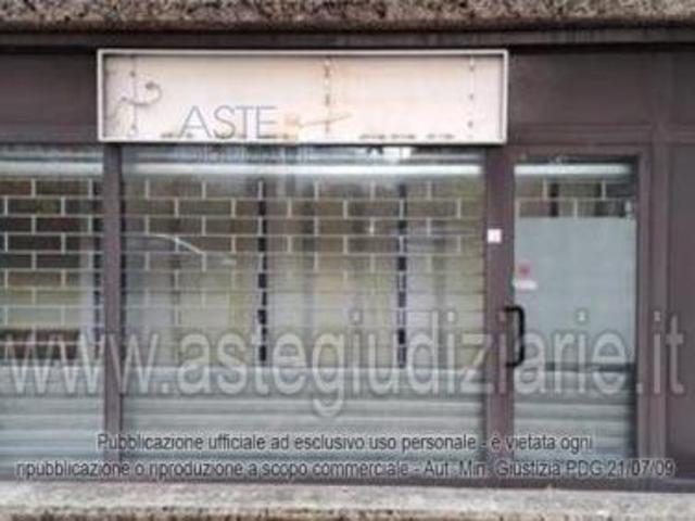 Locale Commerciale in vendita a Busalla, Genova