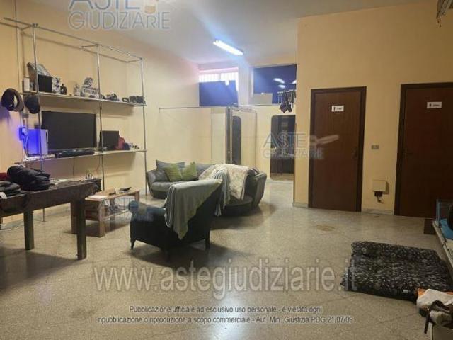 Locale Commerciale in vendita a Puglia, Bari
