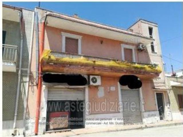 Locale Commerciale in vendita a Puglia, Taranto