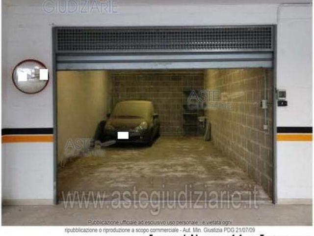 Box in vendita a Zona 167, Puglia