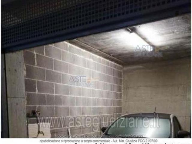 Box in vendita a Zona 167, Puglia