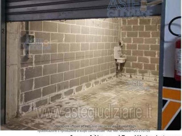 Box in vendita a Zona 167, Puglia