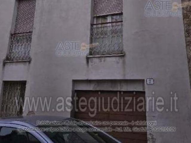 Locale Commerciale in vendita a Marche, Ancona