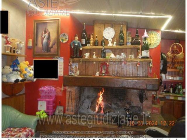 Locale Commerciale in vendita a Campagna, Campania