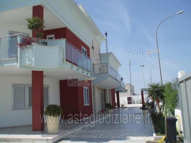 Locale Commerciale in vendita a Puglia, Taranto