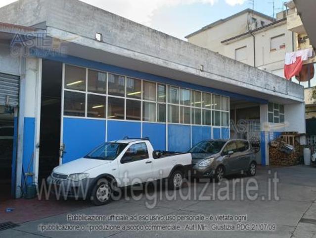 Locale Commerciale in vendita a Penne, Abruzzo