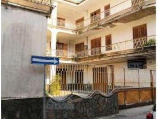Locale Commerciale in vendita a Nola, Campania