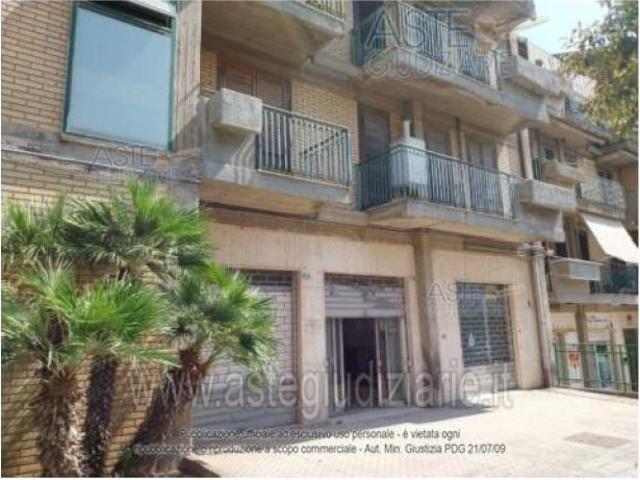 Locale Commerciale in vendita a Caltagirone, Sicilia
