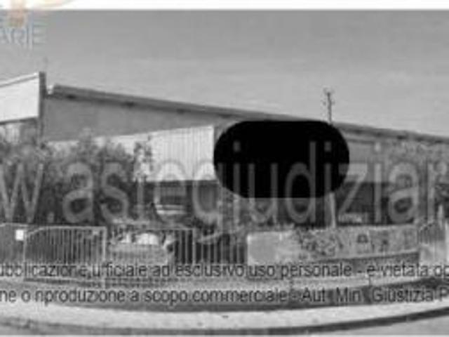 Locale Commerciale in vendita a Tarquinia, Viterbo