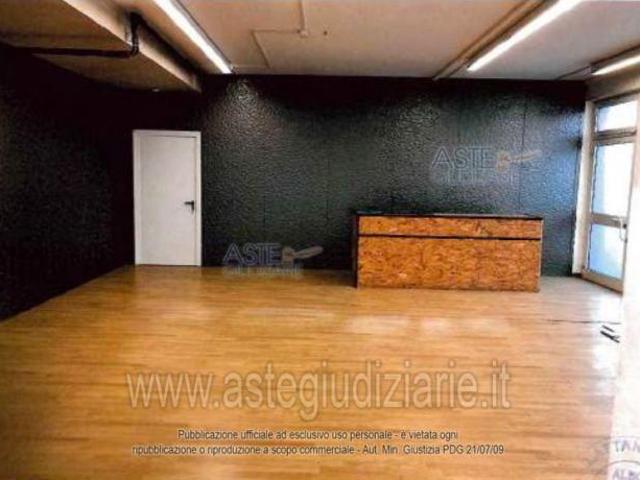 Locale Commerciale in vendita a Izzalini, Umbria