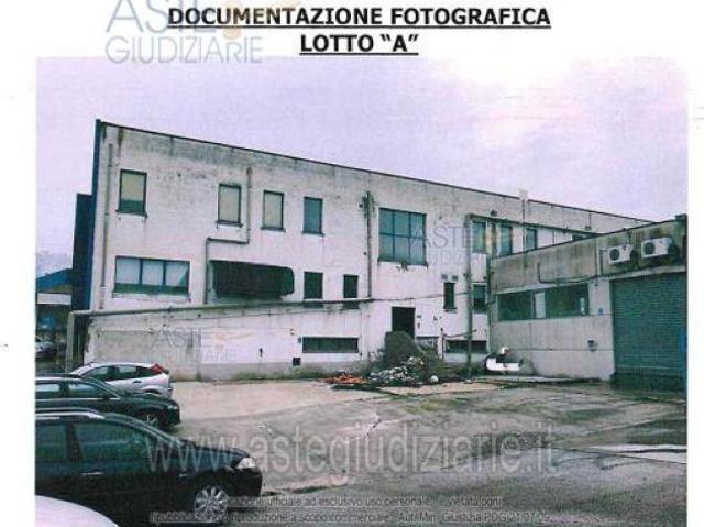 Locale Commerciale in vendita a Marche, Ancona