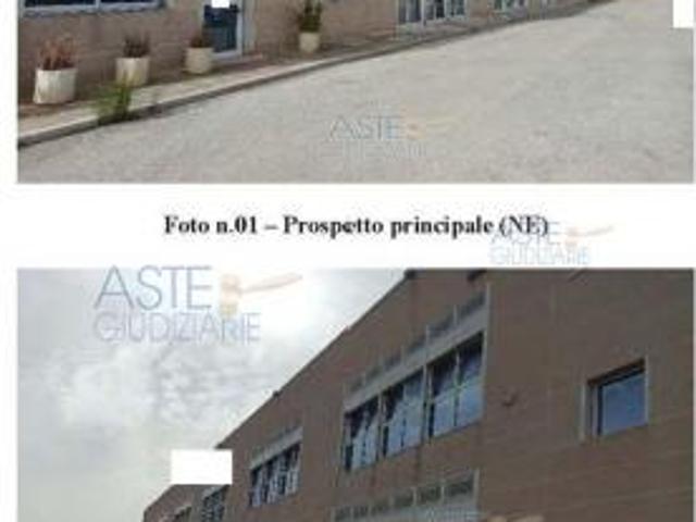 Locale Commerciale in vendita a Andria, Barletta-Andria-Trani