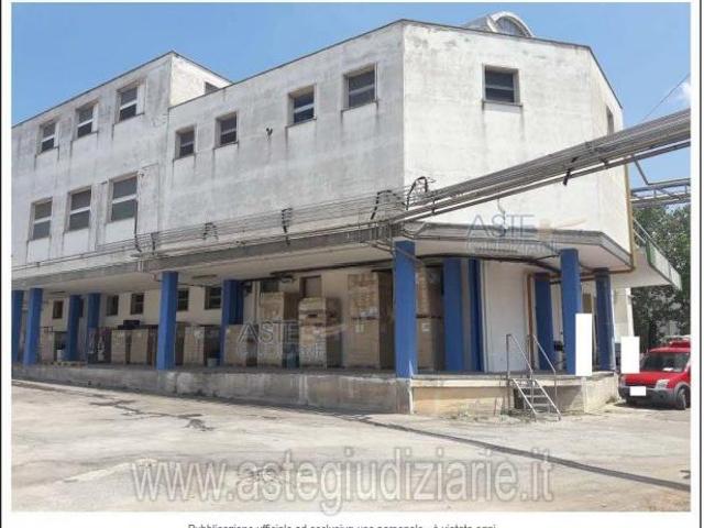 Locale Commerciale in vendita a Puglia, Bari