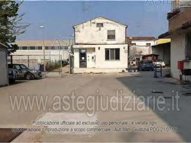 Locale Commerciale in vendita a Castelbelforte, Lombardia