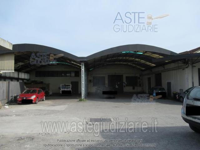 Locale Commerciale in vendita a Prato