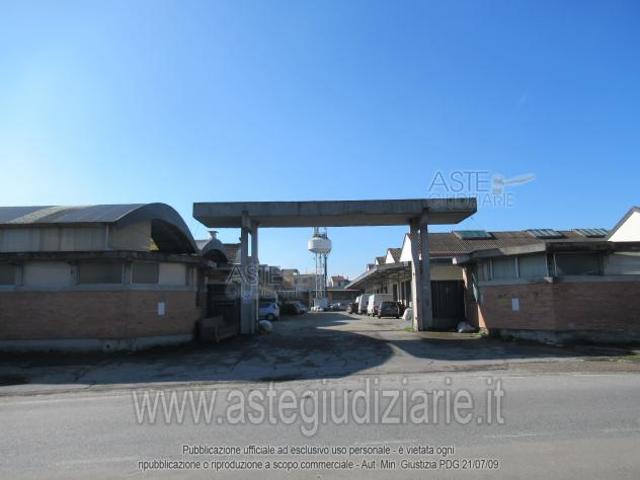 Locale Commerciale in vendita a Prato