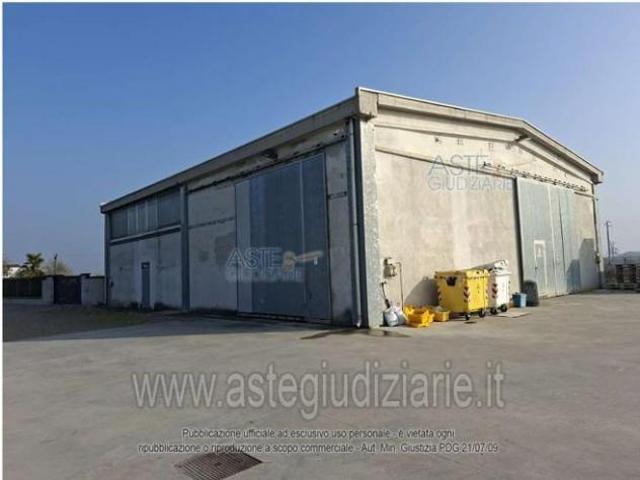 Locale Commerciale in vendita a Moglia, Lombardia